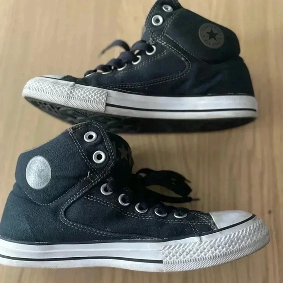 All Star ⭐️ Kids Unisex Tennis Shoes Size 4 - Picture 2 of 7